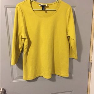Long sleeves, greenish yellow color tunic